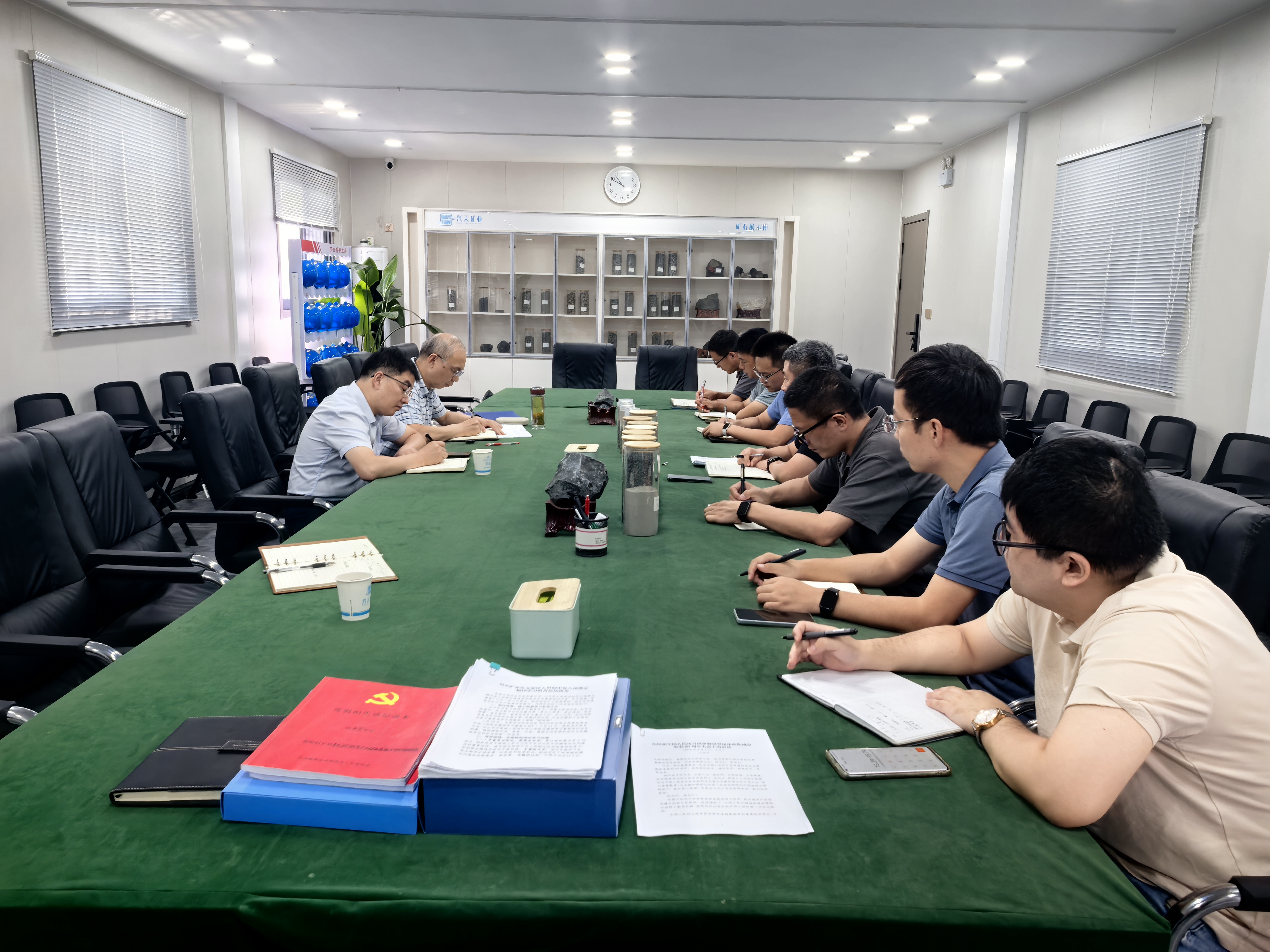 市礦投集團(tuán)黨委書(shū)記、董事長(zhǎng)王峰赴興天礦業(yè)調(diào)度年度重…